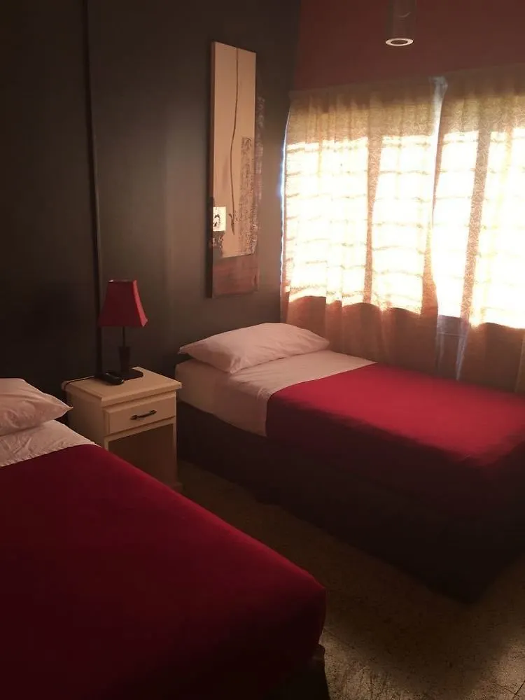 Hotel Thannas Place Bed And Breakfast