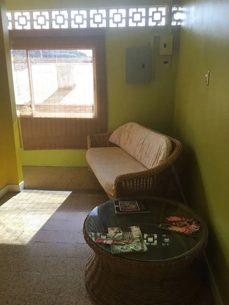 Ξενοδοχείο Thannas Place Bed And Breakfast Port of Spain